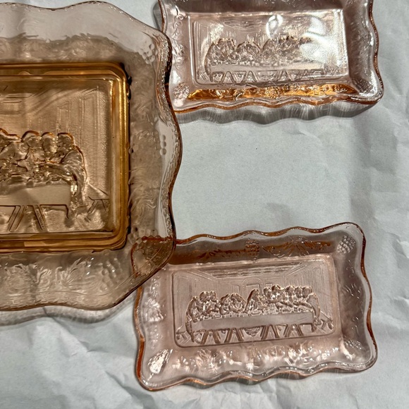 Indiana Tiara Peach Pink Glass The Last Supper Bread & Butter Plates Vintage EUC - Picture 4 of 4